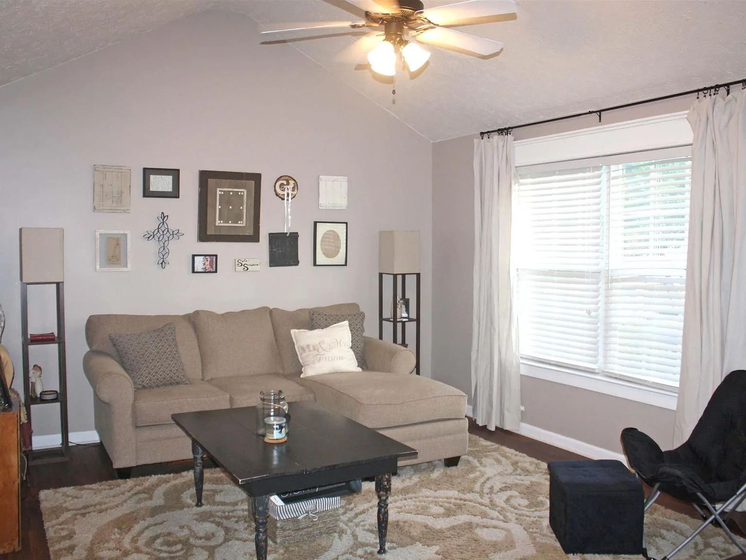 2432 Plymouth Ct, photo 2