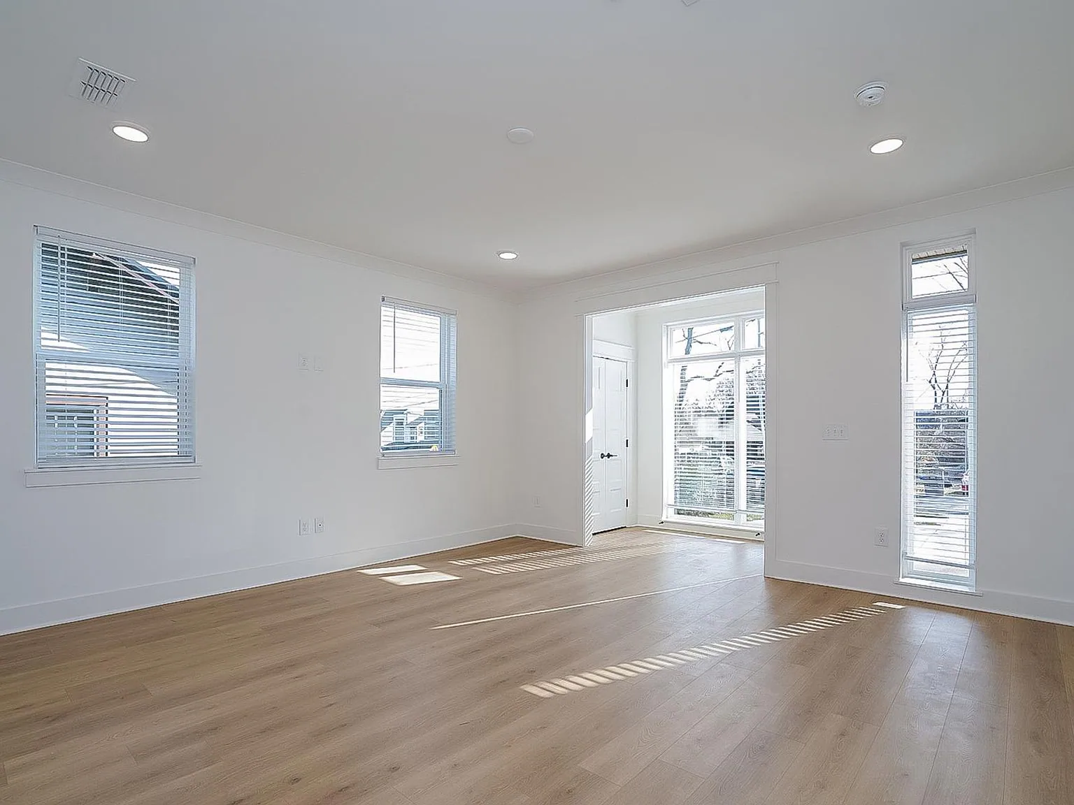 320 Leafland Ave, photo 5