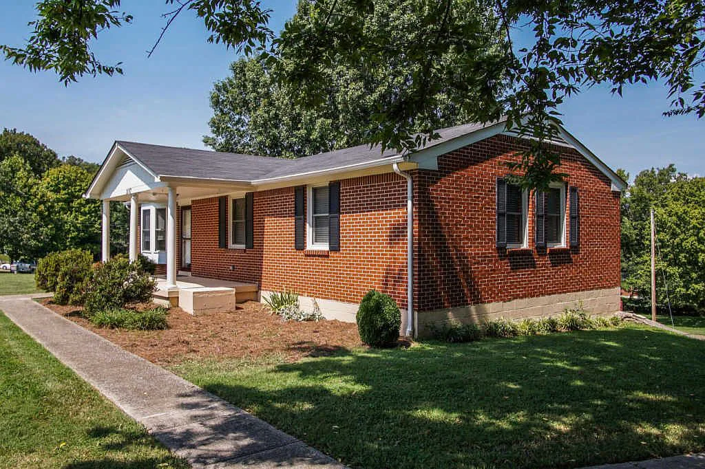 2107 Wedgewood Dr, photo 2