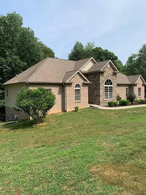 1013 Ballew Cir, Fairview