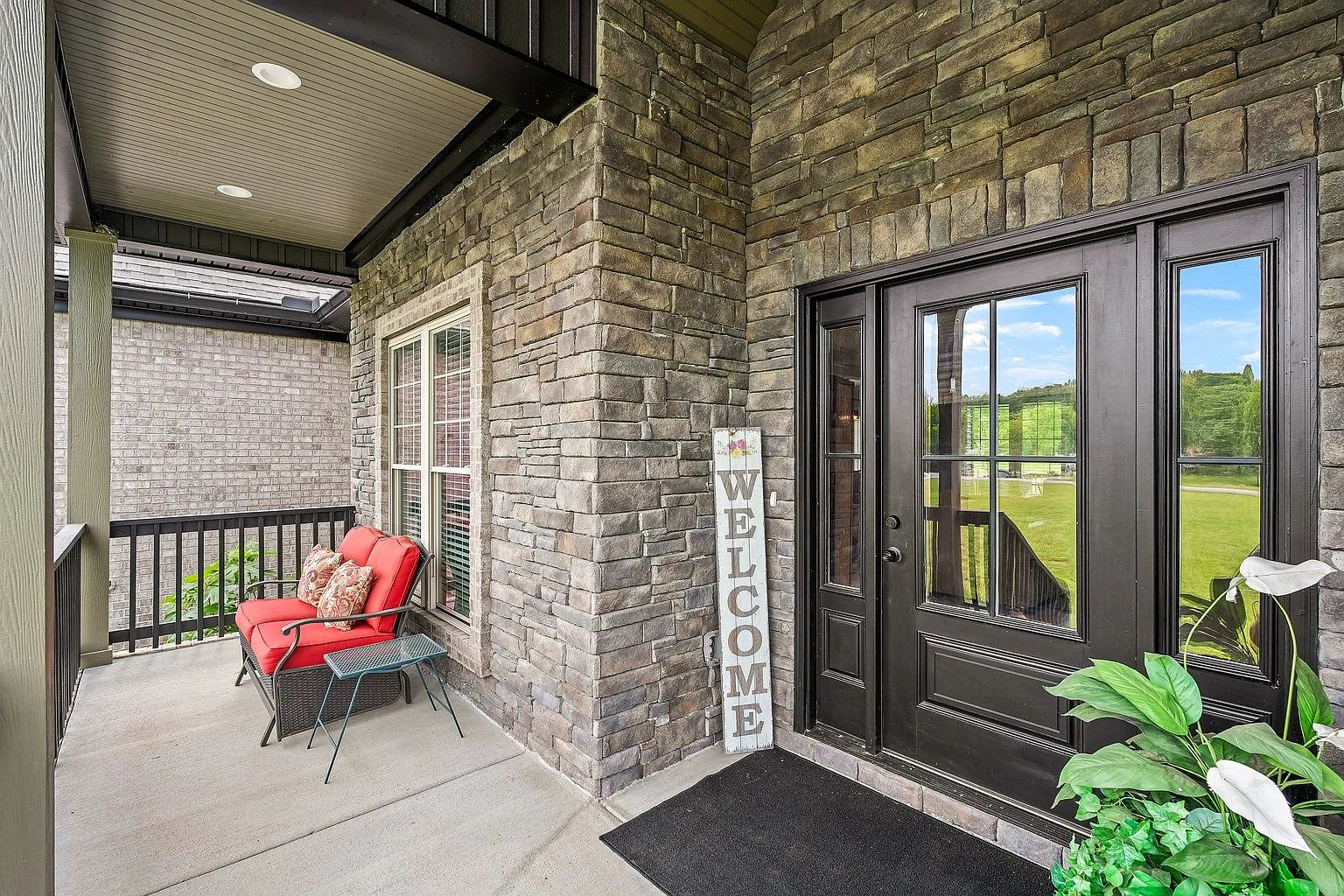 2057 Tice Dr, photo 3