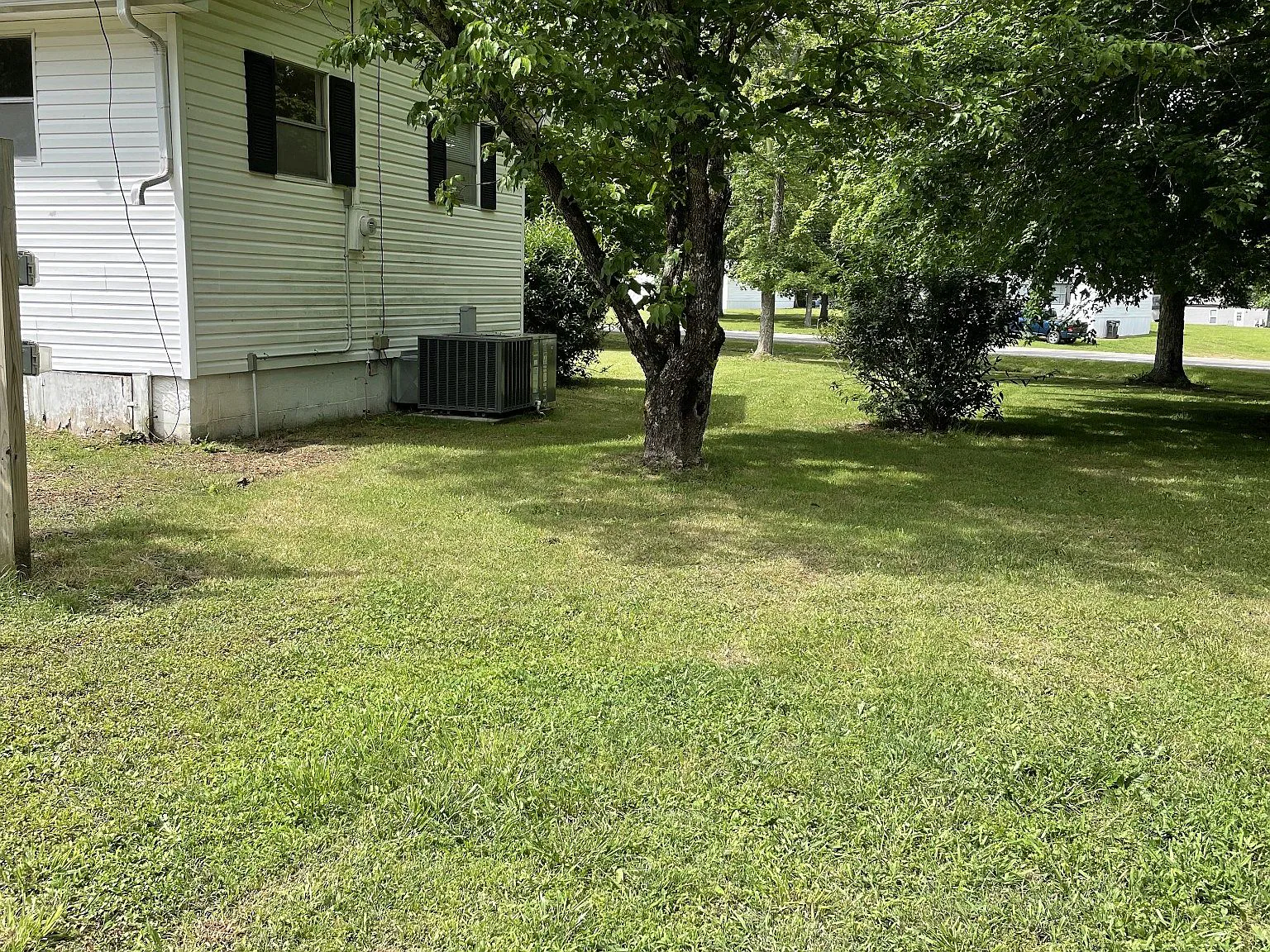 296 Blue Bird Rd, photo 2