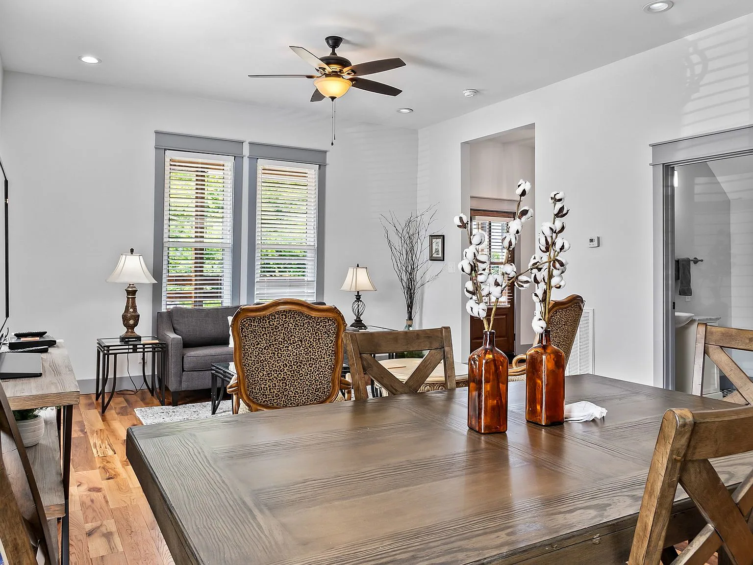 104 E 9th St, photo 8